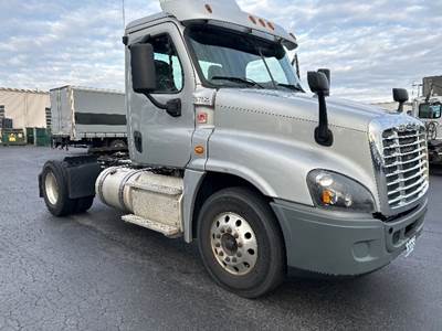 Freightliner Cascadia 125 Single Axle Day Cab Truck - 410HP, 12 Speed Automatic