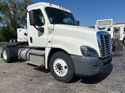 Freightliner Cascadia 125 Single Axle Day Cab Truck - 435HP, 10 Speed Manual