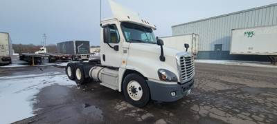 Freightliner Cascadia 125 Day Cab Truck - 435HP, 10 Speed Manual