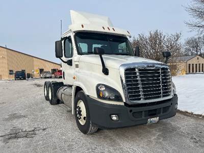 Freightliner Cascadia 125 Day Cab Truck - 435HP, 10 Speed Manual