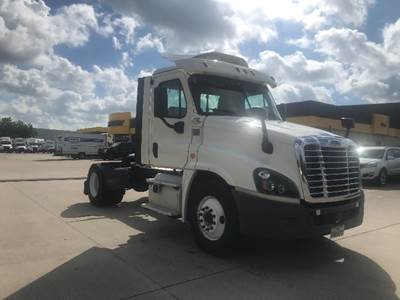 Freightliner Cascadia 125 Single Axle Day Cab Truck - 410HP, 12 Speed Automatic