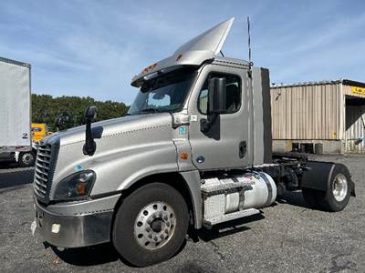 Freightliner Cascadia 125 Single Axle Day Cab Truck - 410HP, 12 Speed Automatic