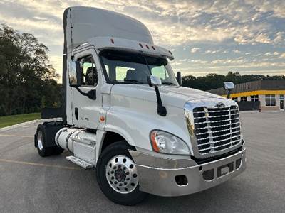 Freightliner Cascadia 125 Single Axle Day Cab Truck - 410HP, 10 Speed Manual