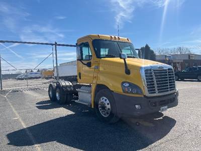 Freightliner Cascadia 125 Day Cab Truck - 475HP, 13 Speed Automatic
