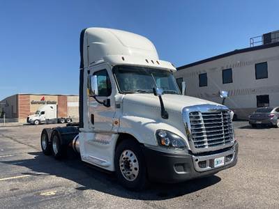 Freightliner Cascadia 125 Day Cab Truck - 455HP, 10 Speed Automatic