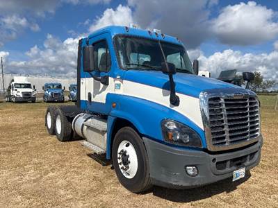Freightliner Cascadia 125 Day Cab Truck - 455HP, 10 Speed Manual