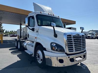 Freightliner Cascadia 125 Day Cab Truck - 450HP, 12 Speed Automatic