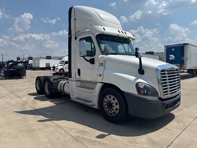 Freightliner Cascadia 125 Day Cab Truck - 455HP, 10 Speed Automatic