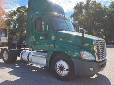 Freightliner Cascadia 125 Single Axle Day Cab Truck - 410HP, 10 Speed Manual