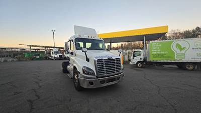 Freightliner Cascadia 125 Single Axle Day Cab Truck - 410HP, 10 Speed Manual