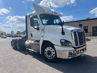 Freightliner Cascadia 125 Day Cab Truck - 455HP, 10 Speed Manual