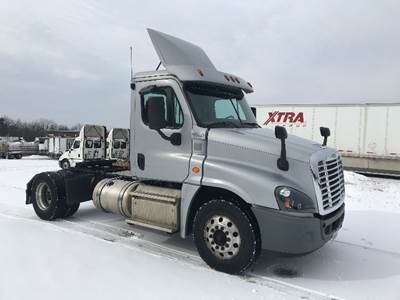 Freightliner Cascadia 125 Single Axle Day Cab Truck - 410HP, 12 Speed Automatic