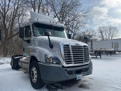 Freightliner Cascadia 125 Single Axle Day Cab Truck - 410HP, 12 Speed Automatic