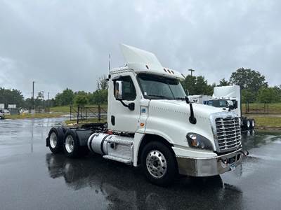 Freightliner Cascadia 125 Day Cab Truck - 435HP, 12 Speed Automatic