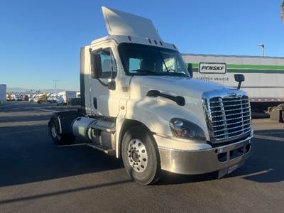 Freightliner Cascadia 125 Single Axle Day Cab Truck - 435HP, 12 Speed Automatic