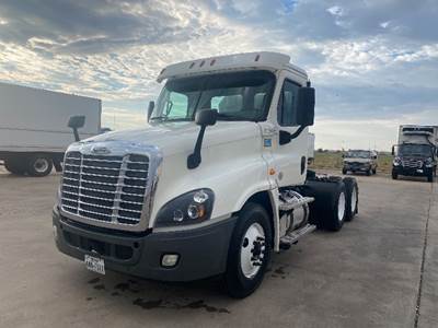 Freightliner Cascadia 125 Day Cab Truck - 455HP, 10 Speed Manual