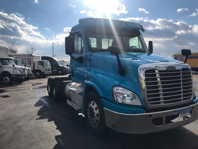 Freightliner Cascadia 125 Day Cab Truck - 470HP, 10 Speed Manual