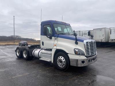 Freightliner Cascadia 125 Day Cab Truck - 450HP, 10 Speed Manual