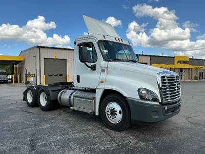 Freightliner Cascadia 125 Day Cab Truck - 435HP, 12 Speed Automatic
