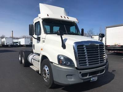 Freightliner Cascadia 125 Day Cab Truck - 435HP, 10 Speed Manual