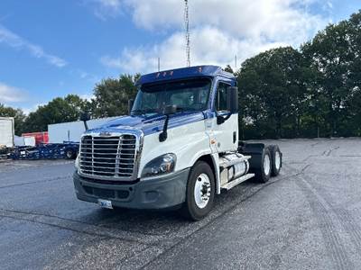 Freightliner Cascadia 125 Day Cab Truck - 455HP, 12 Speed Automatic