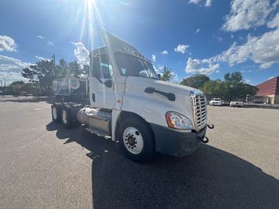 Freightliner Cascadia 125 Day Cab Truck - Cummins 400HP, 10 Speed Manual