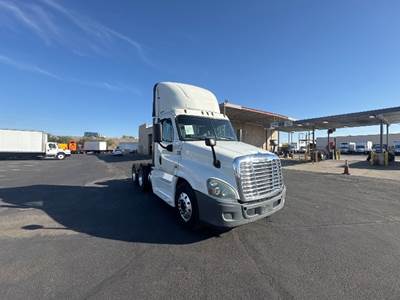Freightliner Cascadia 125 Day Cab Truck - 455HP, 10 Speed Manual