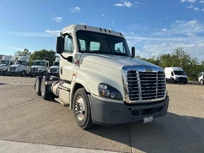 Freightliner Cascadia 125 Day Cab Truck - 435HP, 10 Speed Manual