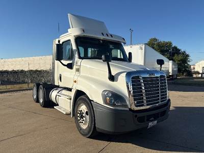 Freightliner Cascadia 125 Day Cab Truck - 435HP, 12 Speed Automatic