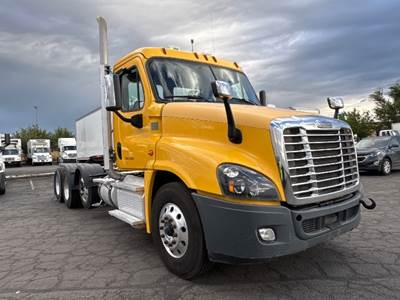 Freightliner Cascadia 125 Day Cab Truck - 475HP, 13 Speed Automatic