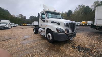 Freightliner Cascadia 125 Single Axle Day Cab Truck - 410HP, 12 Speed Automatic