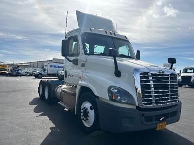 Freightliner Cascadia 125 Day Cab Truck - 450HP, 10 Speed Manual