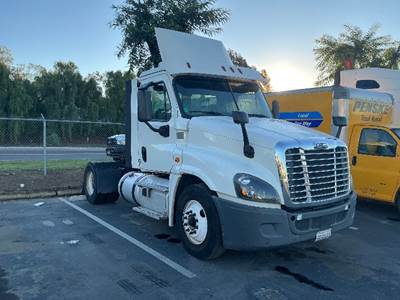 Freightliner Cascadia 125 Single Axle Day Cab Truck - 410HP, 12 Speed Automatic