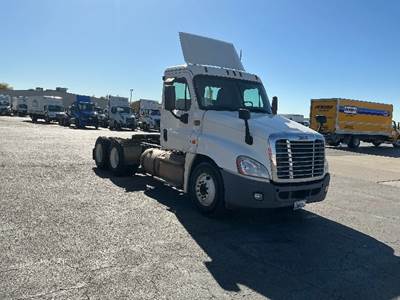 Freightliner Cascadia 125 Day Cab Truck - 450HP, 10 Speed Manual