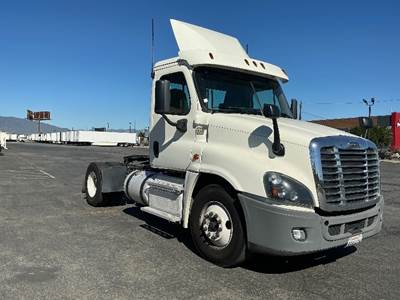 Freightliner Cascadia 125 Single Axle Day Cab Truck - 410HP, 12 Speed Automatic