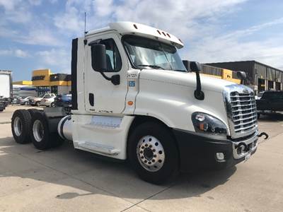 Freightliner Cascadia 125 Day Cab Truck - 450HP, 12 Speed Automatic