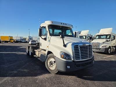 Freightliner Cascadia 125 Day Cab Truck - 455HP, 12 Speed Automatic