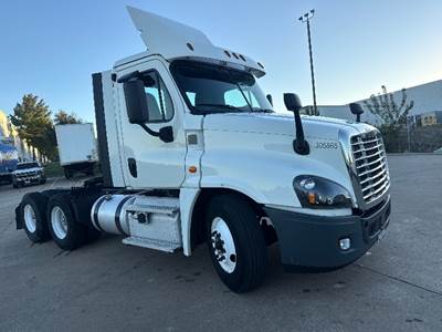 Freightliner Cascadia 125 Day Cab Truck - 435HP, 12 Speed Automatic