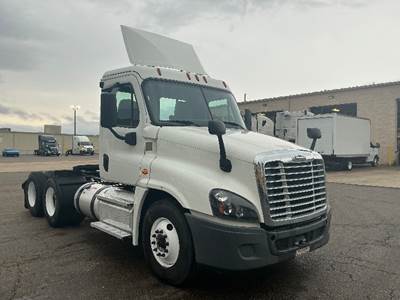 Freightliner Cascadia 125 Day Cab Truck - 435HP, 10 Speed Manual