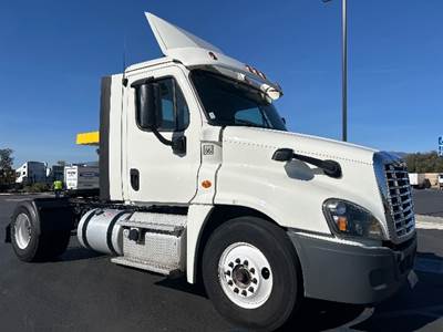 Freightliner Cascadia 125 Single Axle Day Cab Truck - 410HP, 12 Speed Automatic