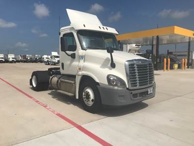 Freightliner Cascadia 125 Single Axle Day Cab Truck - 410HP, 12 Speed Automatic