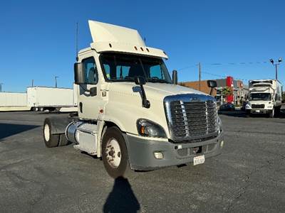 Freightliner Cascadia 125 Single Axle Day Cab Truck - 410HP, 12 Speed Automatic