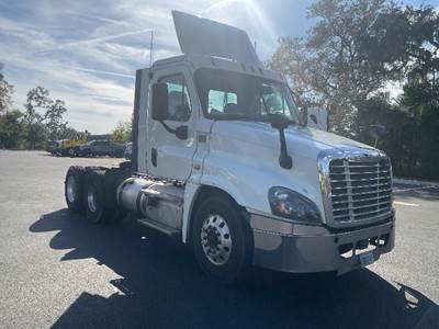 Freightliner Cascadia 125 Day Cab Truck - 450HP, 12 Speed Automatic
