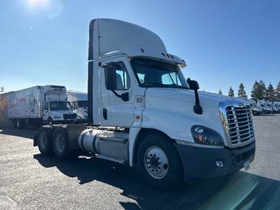 Freightliner Cascadia 125 Day Cab Truck - 435HP, 10 Speed Manual