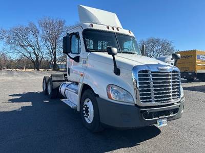 Freightliner Cascadia 125 Day Cab Truck - 450HP, 10 Speed Manual