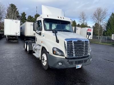 Freightliner Cascadia 125 Day Cab Truck - 455HP, 10 Speed Manual