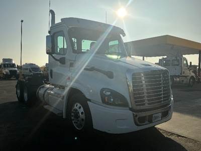 Freightliner Cascadia 125 Day Cab Truck - 475HP, 10 Speed Automatic