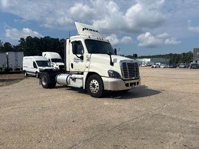 Freightliner Cascadia 125 Single Axle Day Cab Truck - 435HP, 12 Speed Automatic