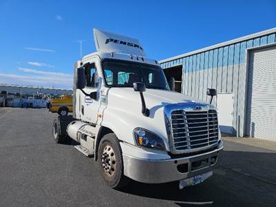 Freightliner Cascadia 125 Single Axle Day Cab Truck - 435HP, 12 Speed Automatic