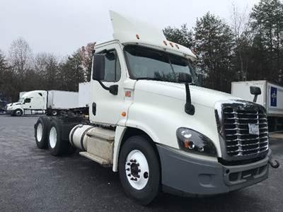 Freightliner Cascadia 125 Day Cab Truck - 450HP, 13 Speed Automatic